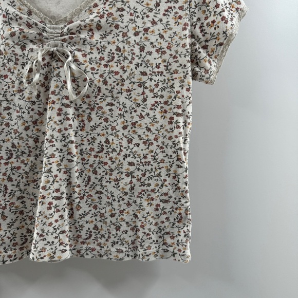 White Stag White Floral V-Neck Top Women’s Size Small Short Sleeve - Picture 3 of 5